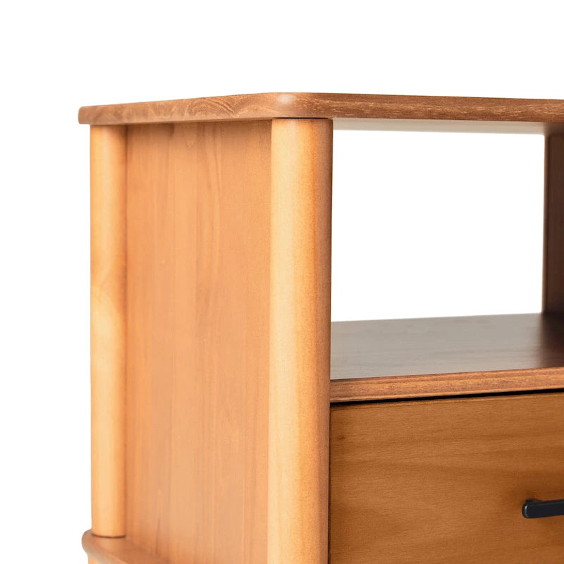 Nachttisch aus Massivholz im modernen Mid-Century-Stil mit gedrechselten Beinen