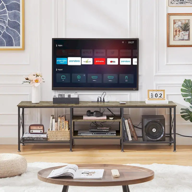 Meuble TV en bois avec station de recharge, étagères de rangement et armoire multimédia