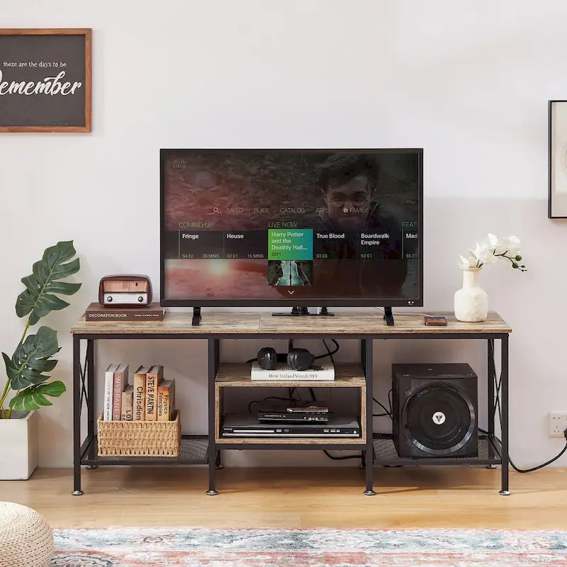 Meuble TV en bois avec station de recharge, étagères de rangement et armoire multimédia