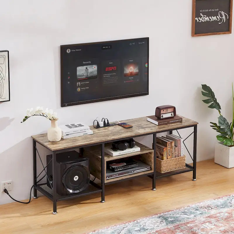 Meuble TV en bois avec station de recharge, étagères de rangement et armoire multimédia
