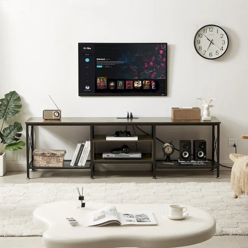 Meuble TV en bois avec station de recharge, étagères de rangement et armoire multimédia