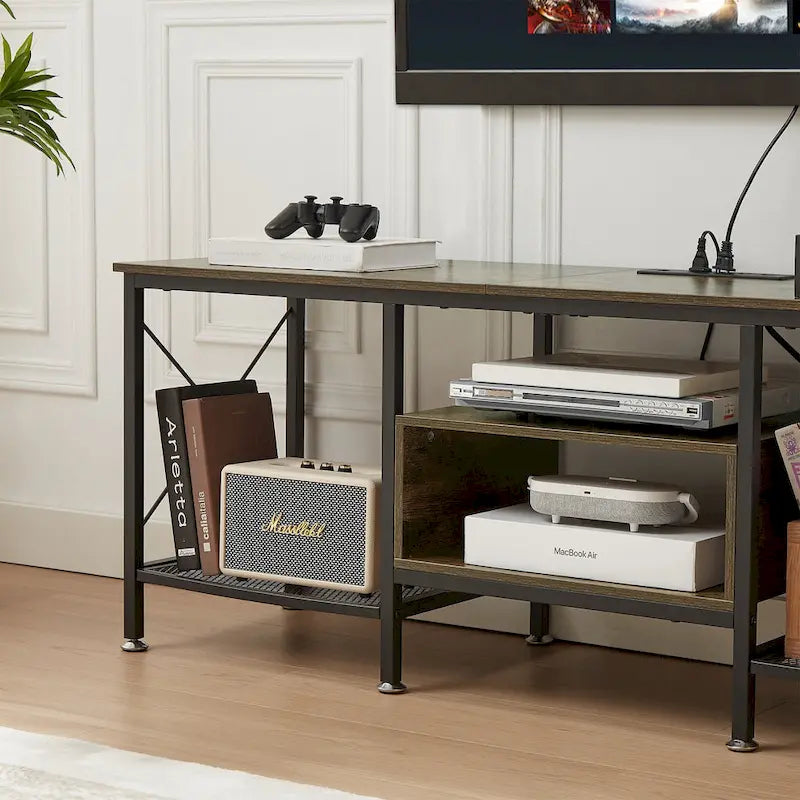 Meuble TV en bois avec station de recharge, étagères de rangement et armoire multimédia