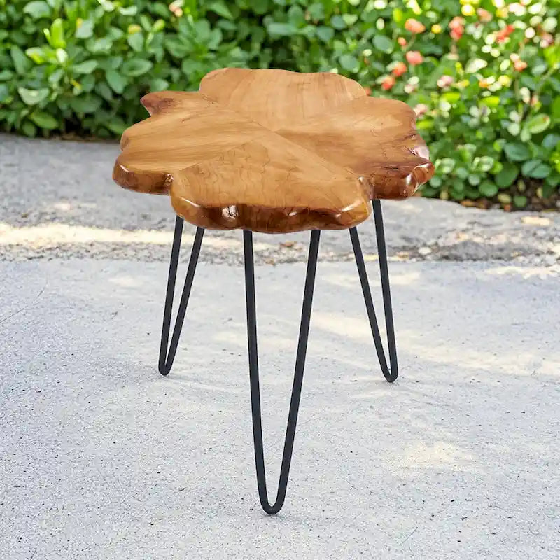 Table basse en bois à bords naturels, plateau composé de 4 panneaux et pieds en épingle à cheveux