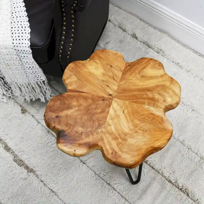 Table basse en bois à bords naturels, plateau composé de 4 panneaux et pieds en épingle à cheveux