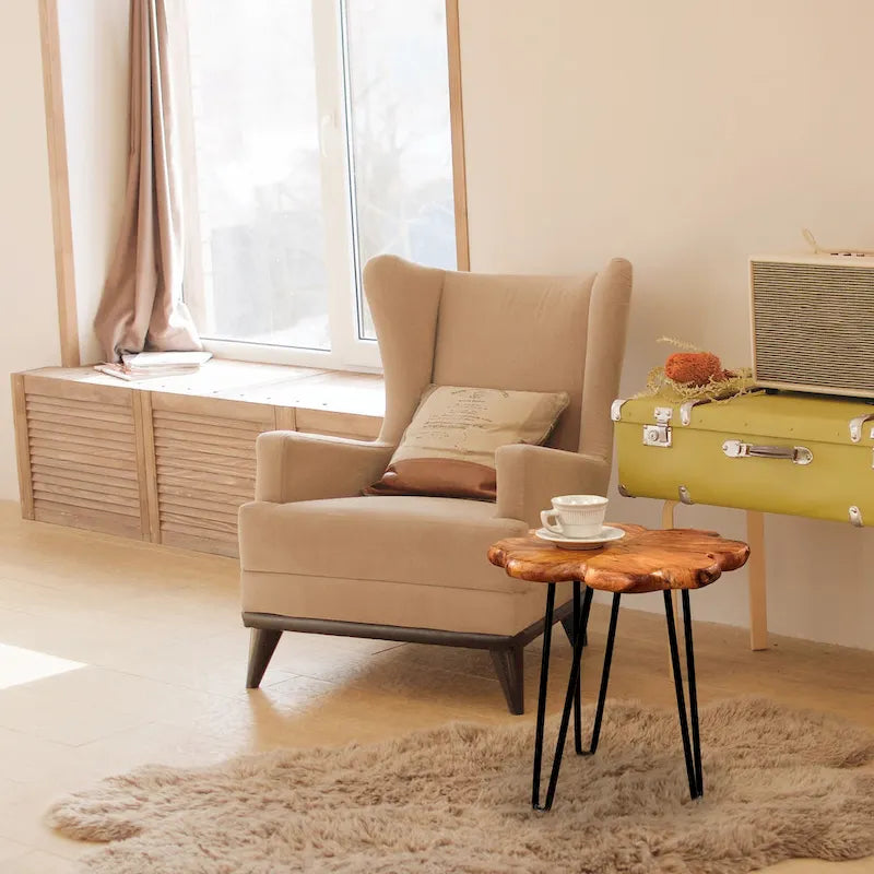 Table basse en bois à bords naturels, plateau composé de 4 panneaux et pieds en épingle à cheveux