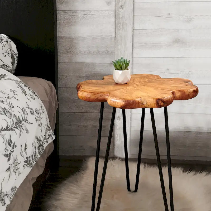 Table basse en bois à bords naturels, plateau composé de 4 panneaux et pieds en épingle à cheveux
