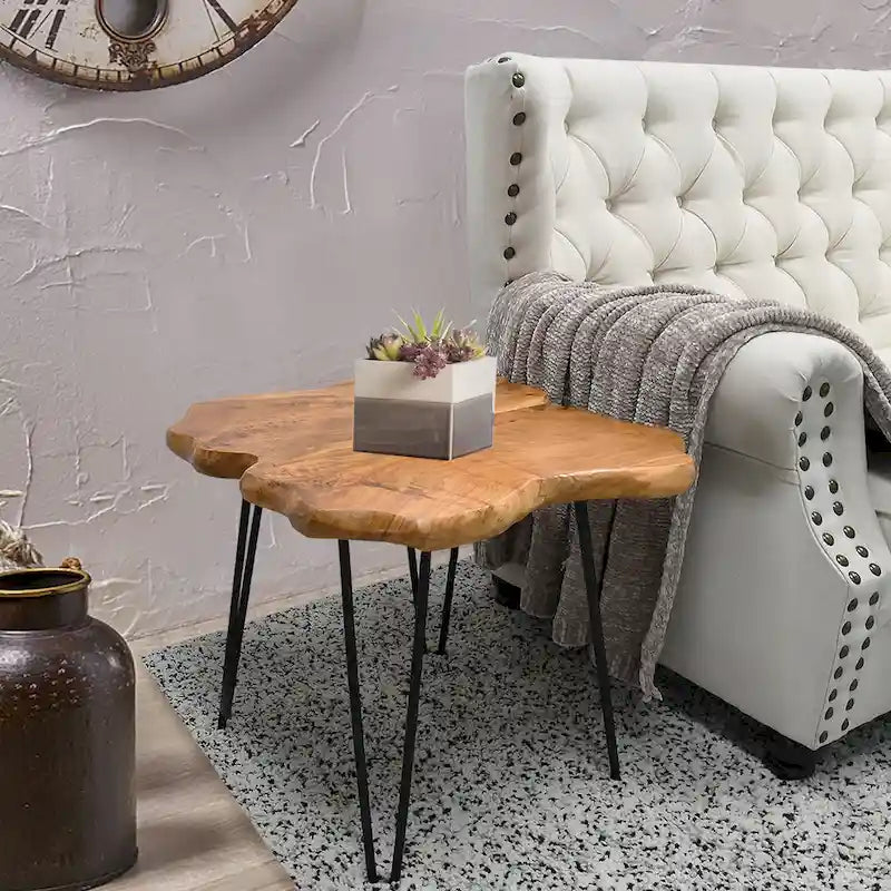 Table basse en bois à bords naturels, plateau composé de 4 panneaux et pieds en épingle à cheveux