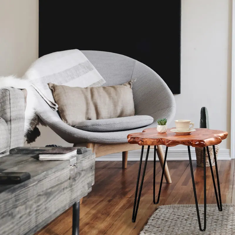Table basse en bois à bords naturels, plateau composé de 4 panneaux et pieds en épingle à cheveux