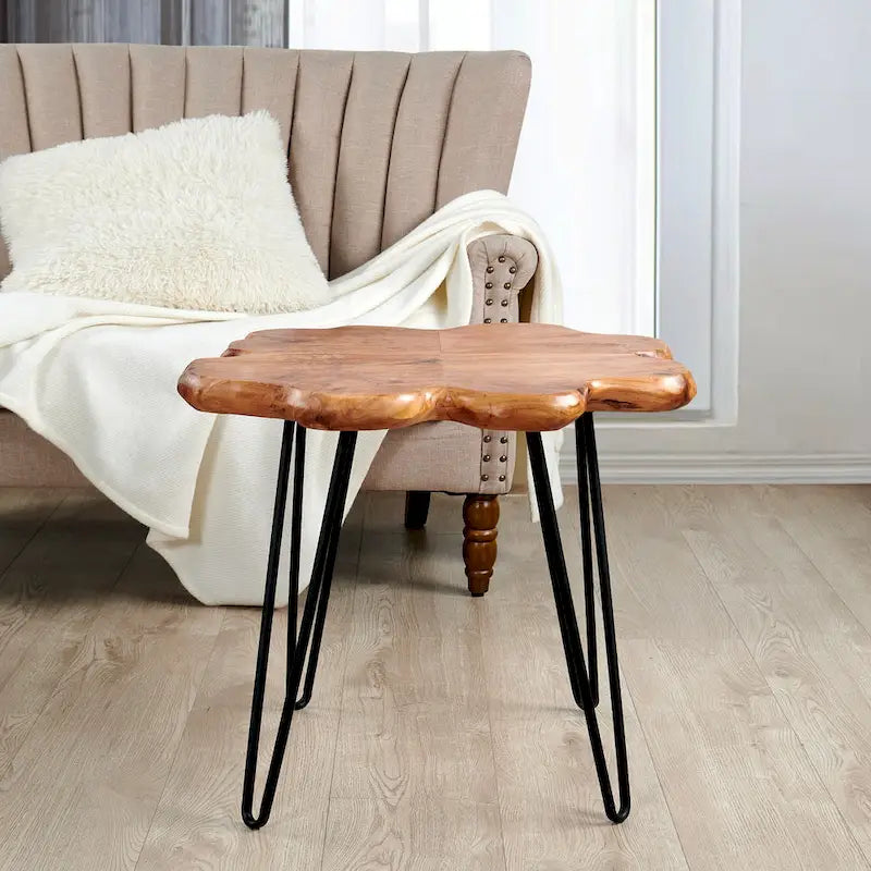 Table basse en bois à bords naturels, plateau composé de 4 panneaux et pieds en épingle à cheveux