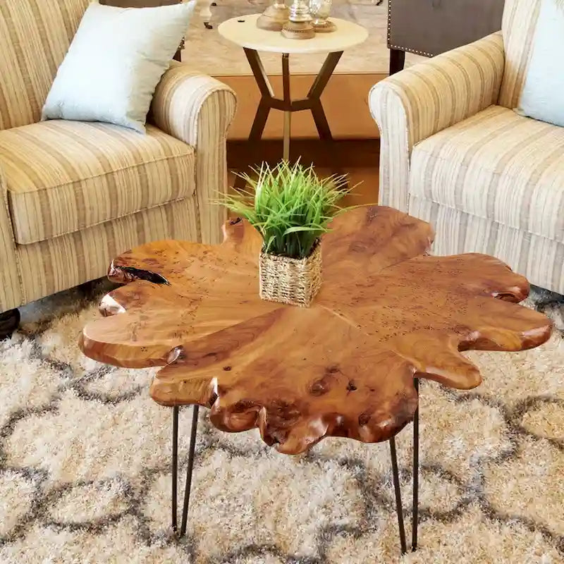 Table basse en bois à bords naturels, plateau composé de 4 panneaux et pieds en épingle à cheveux