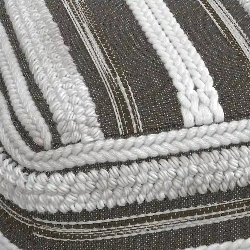 Pouf carré bohème à motif tissé sur métier à tisser