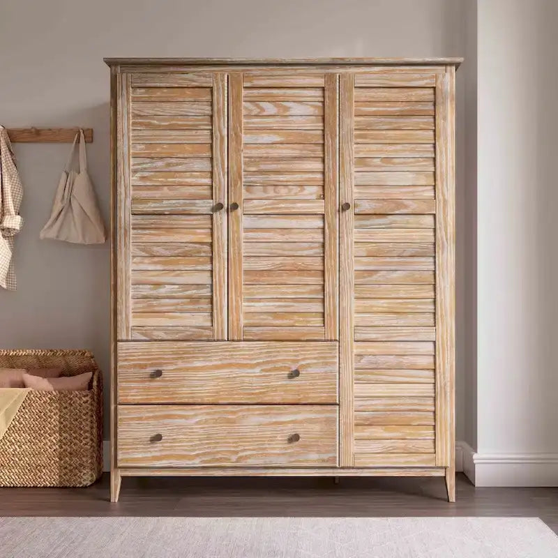 Kleiderschrank aus Massivholz mit 3 Türen