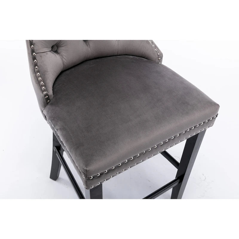 Tabourets de bar rembourrés en velours avec décoration capitonnée à boutons, pieds en bois, garniture de clous chromés, style décontracté