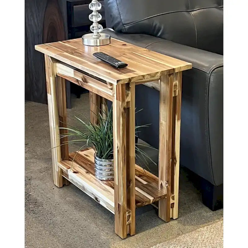 Table architecturale pour fauteuil inclinable en bois d’acacia avec étagère