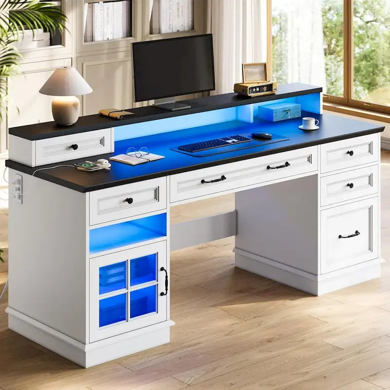 Chefschreibtisch mit Schubladen und Aktenschrank fürs Homeoffice