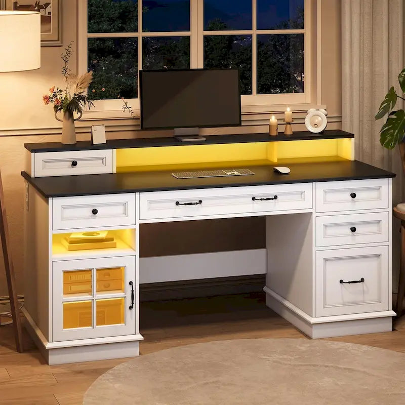 Chefschreibtisch mit Schubladen und Aktenschrank fürs Homeoffice
