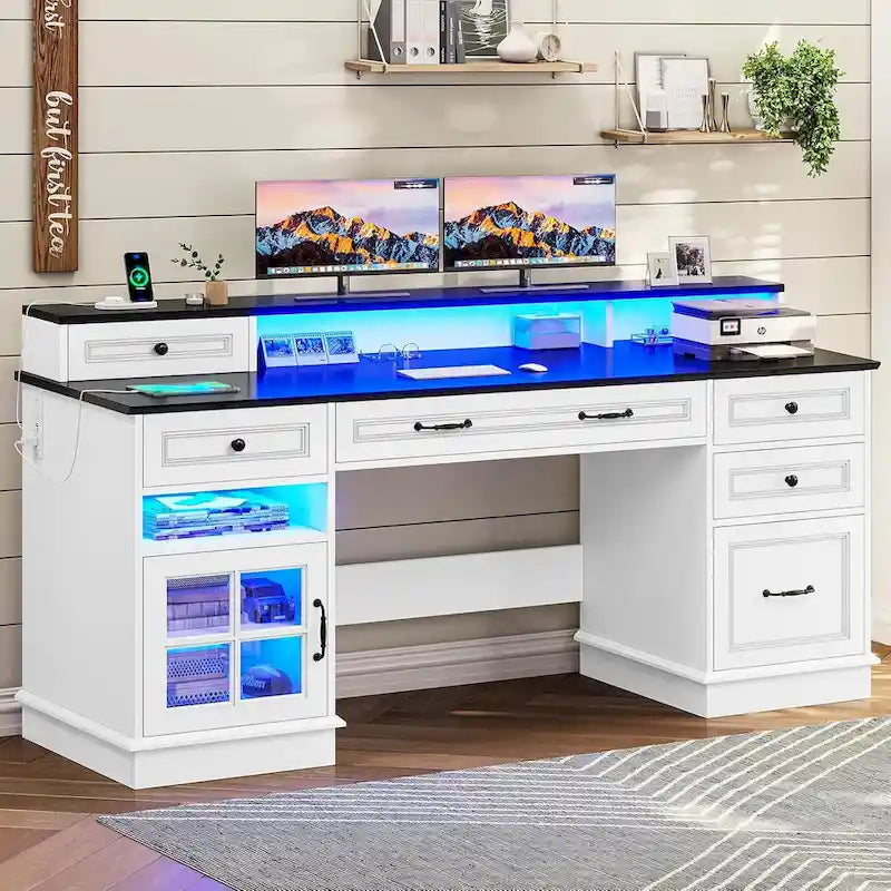 Chefschreibtisch mit Schubladen und Aktenschrank fürs Homeoffice