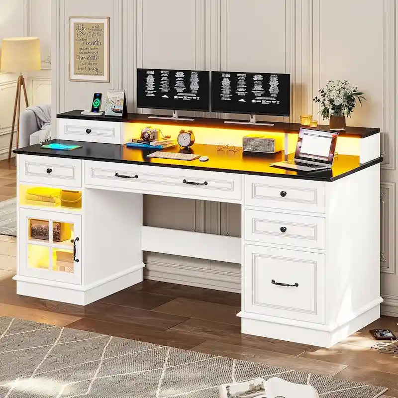 Chefschreibtisch mit Schubladen und Aktenschrank fürs Homeoffice