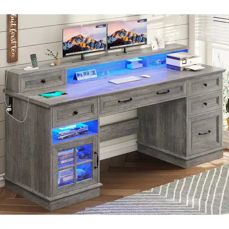 Chefschreibtisch mit Schubladen und Aktenschrank fürs Homeoffice