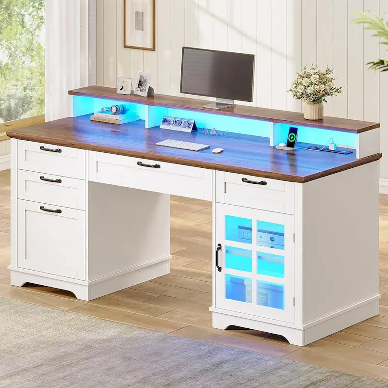 Chefschreibtisch mit Schubladen und Aktenschrank fürs Homeoffice